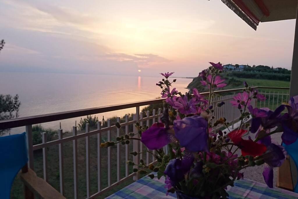Appartamento Sunshine House Offering Spectacular Views To Olymp A Nea Iraklia Esterno foto