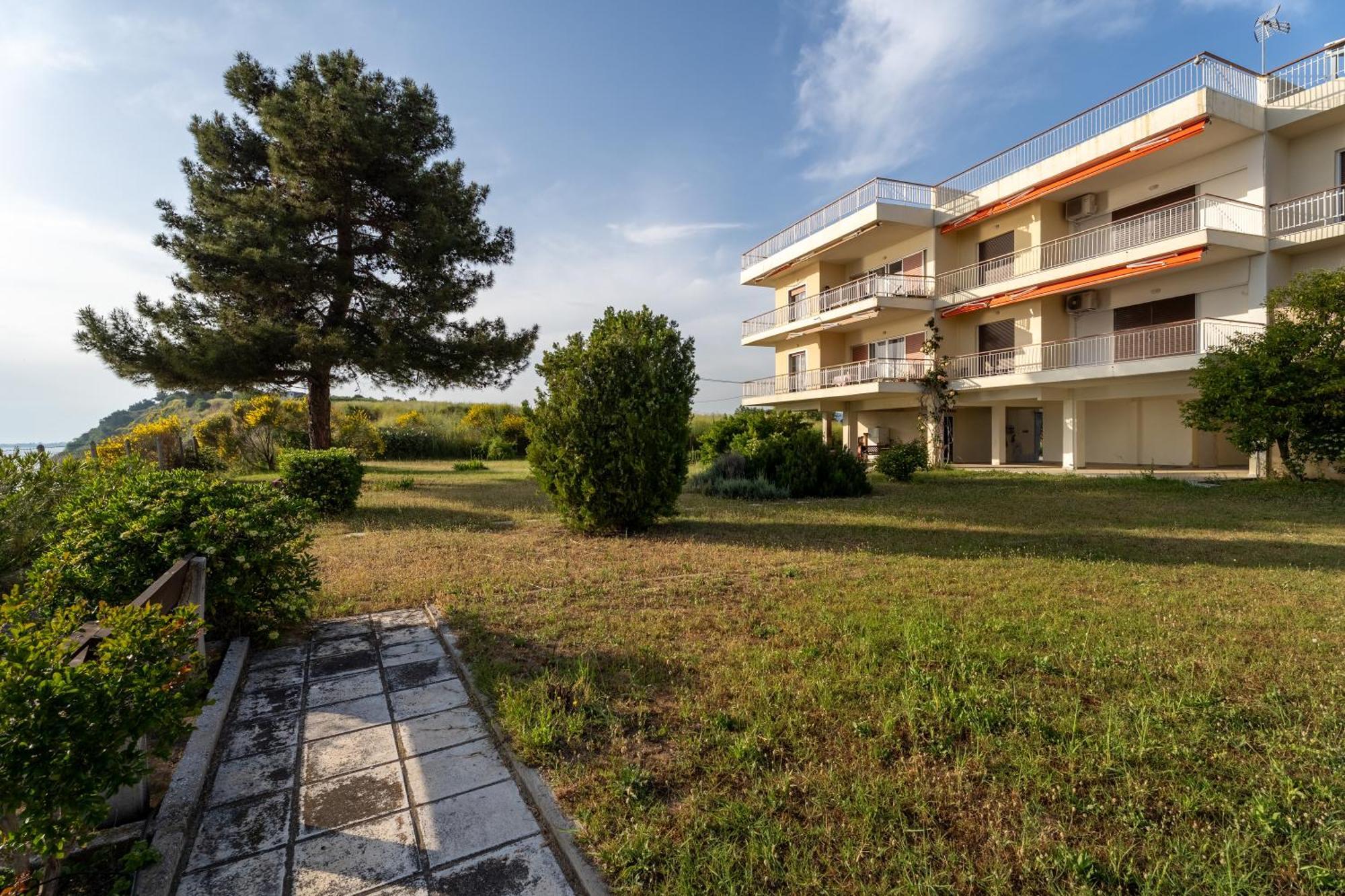 Appartamento Sunshine House Offering Spectacular Views To Olymp A Nea Iraklia Esterno foto