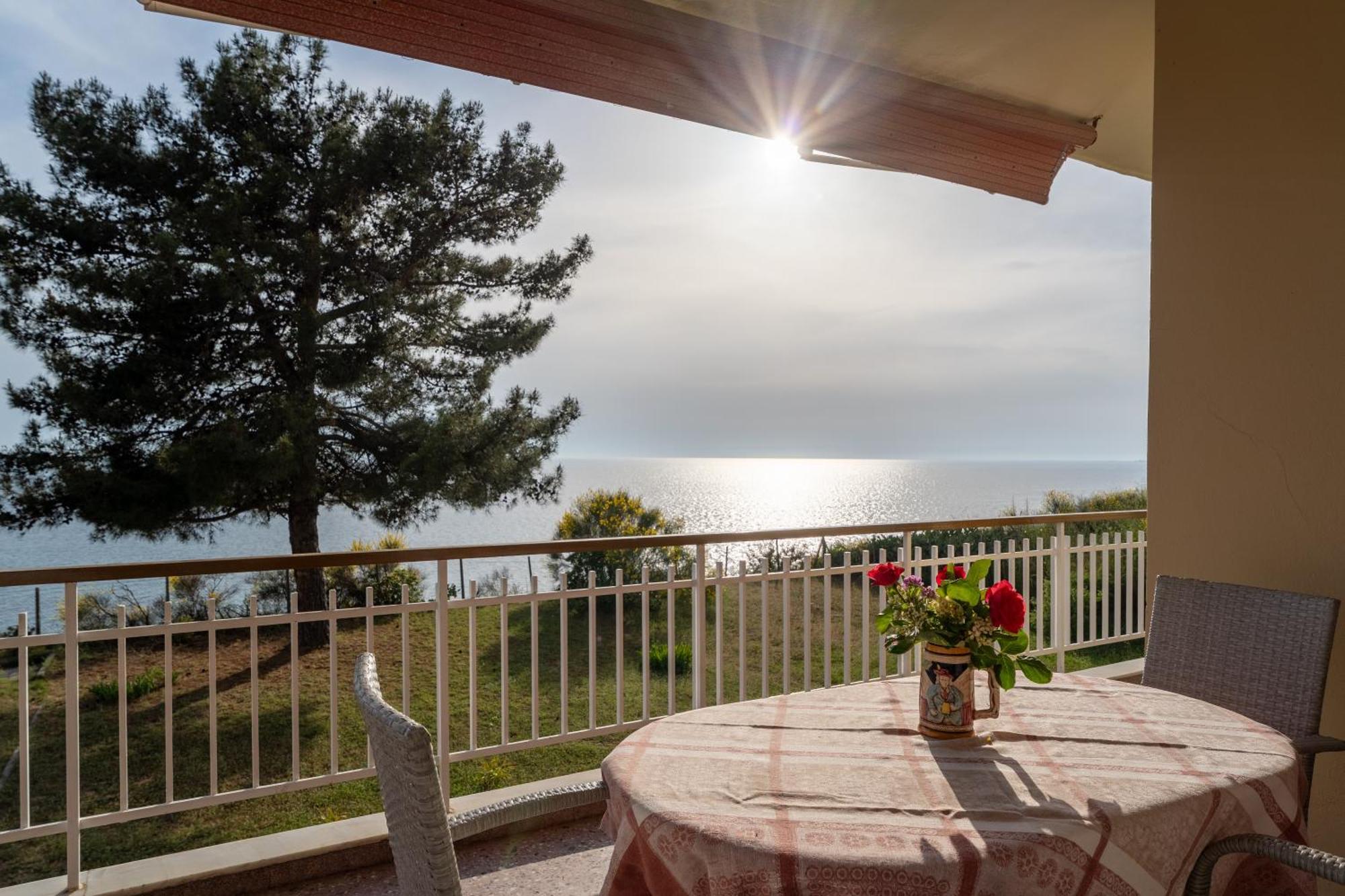 Appartamento Sunshine House Offering Spectacular Views To Olymp A Nea Iraklia Esterno foto